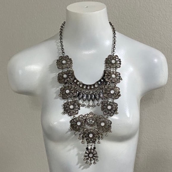 💋 Layered Silver Bib Necklace - Picture 2 of 7